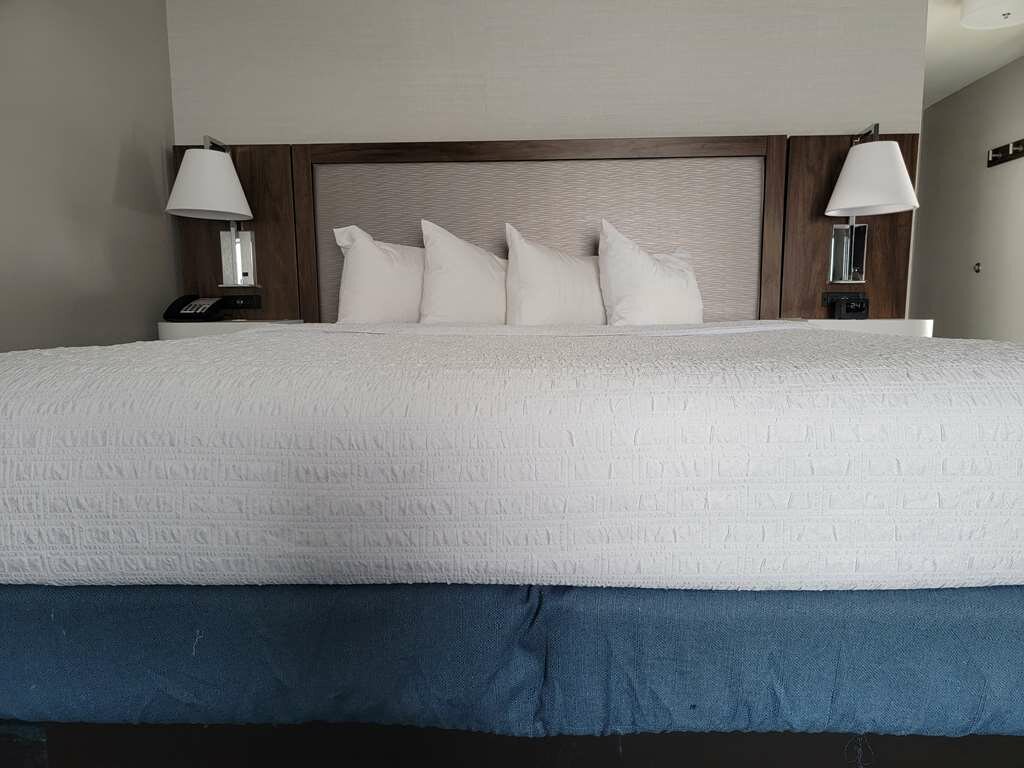 Фото Hampton Inn & Suites Erie Bayfront