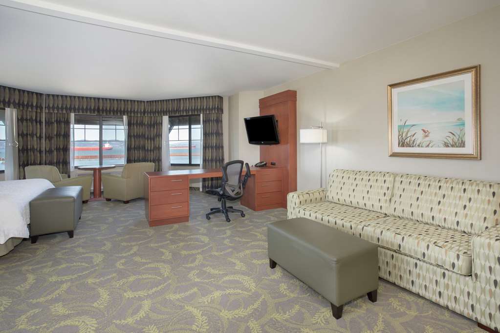 Фото Hampton Inn and Suites Astoria