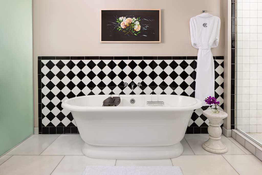 Фото The Candler Hotel Atlanta, Curio Collection by Hilton