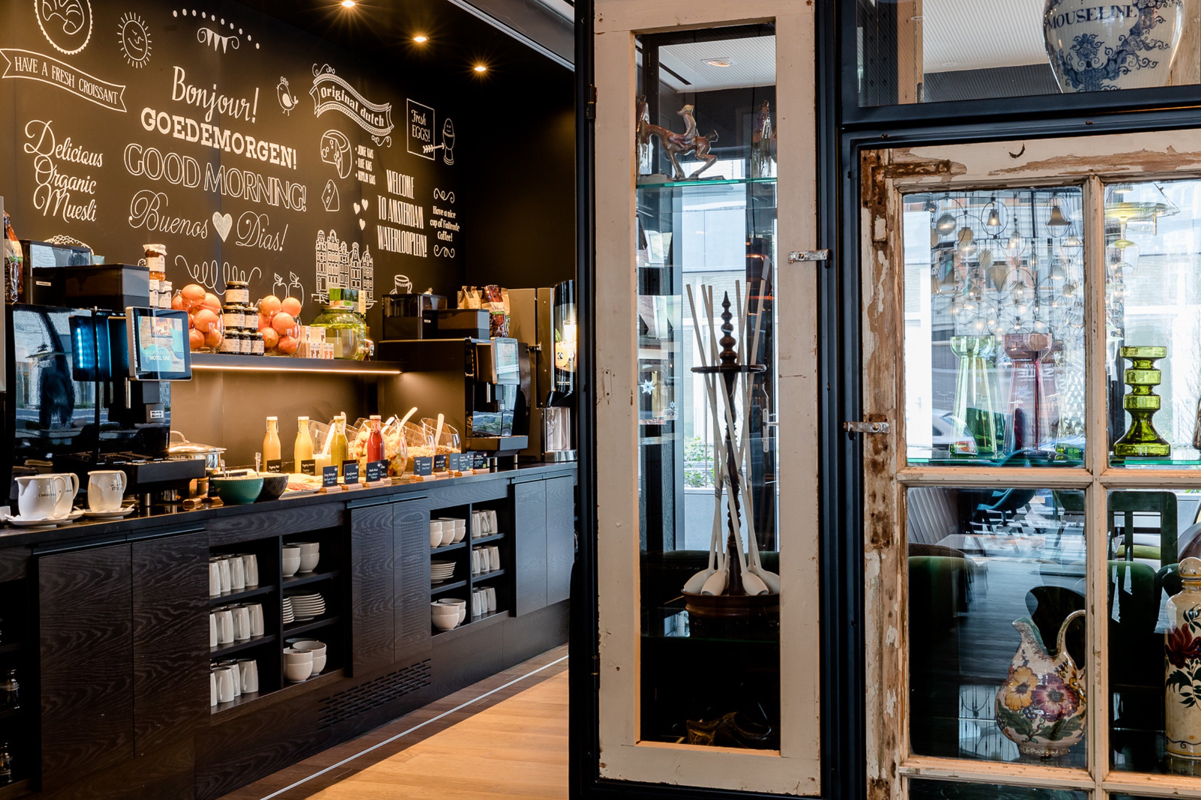 Фото Motel One Amsterdam - Waterlooplein