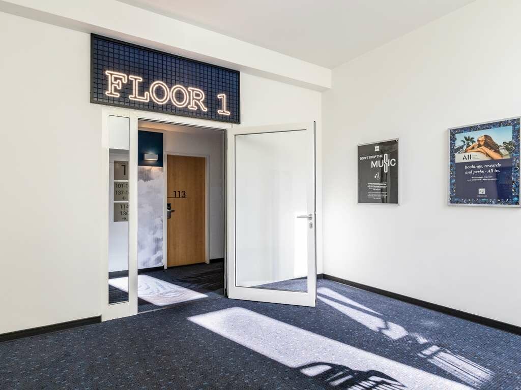 Фото Ibis Karlsruhe Hauptbahnhof