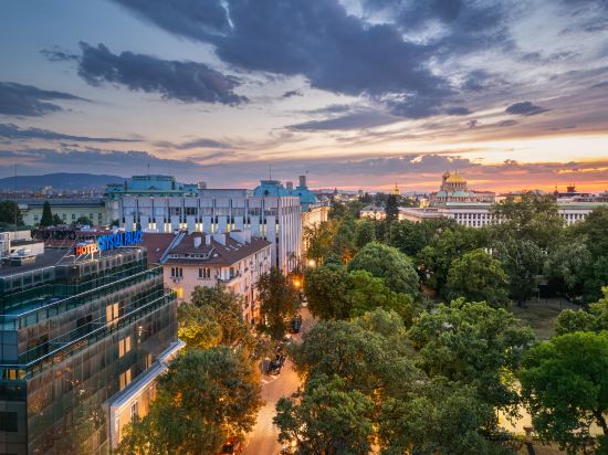 Фото Crystal Palace Boutique Hotel