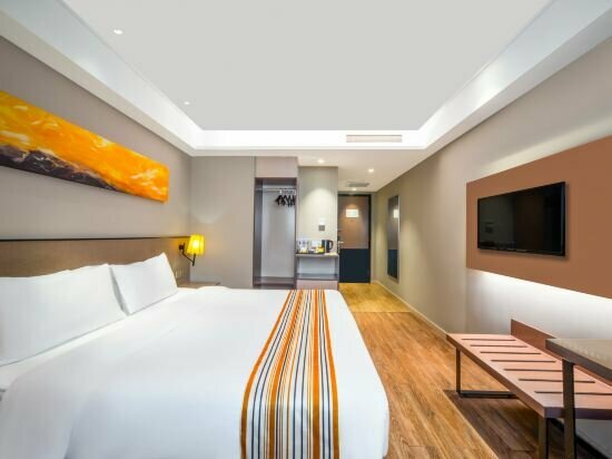 Hotel Homeinn Plus Hotel, Guiyang, photo