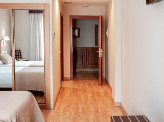 Фото Hotel Santiago de León