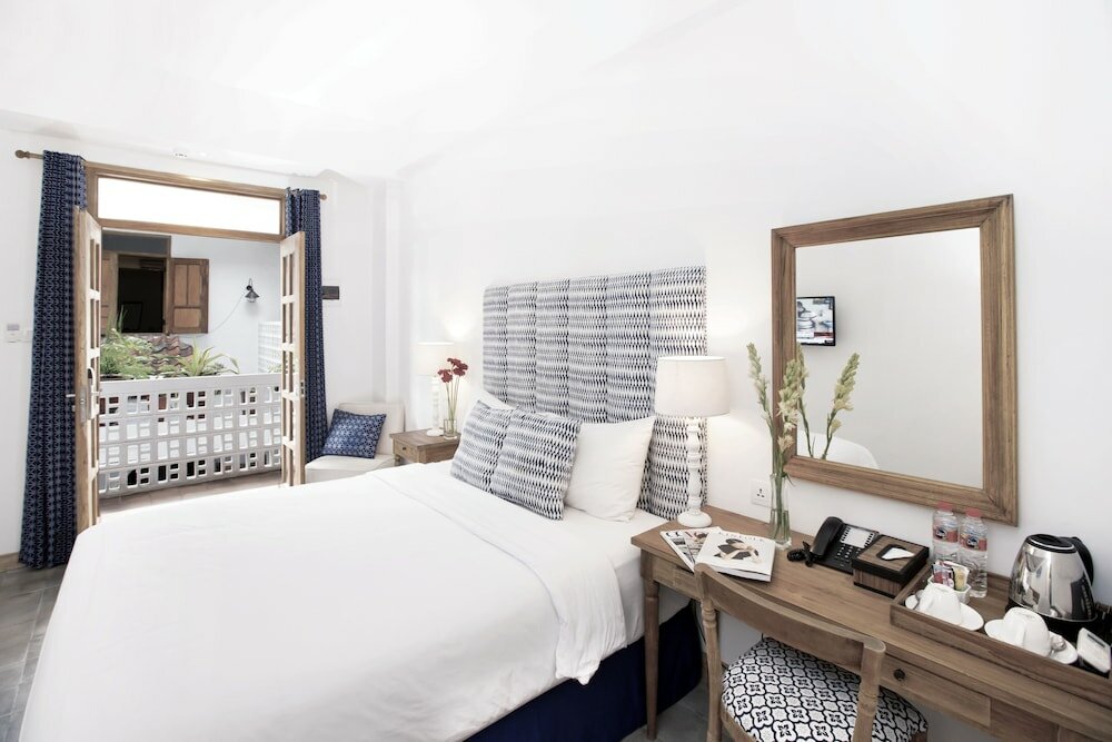 Фото Adhisthana Hotel