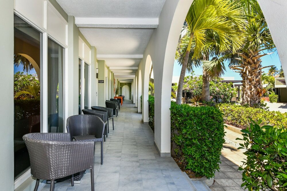 Фото Talk of the Town Hotel and Beach Club