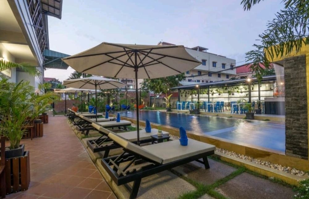 Фото The Local Time Village