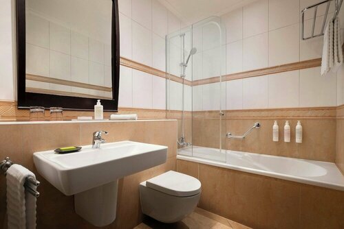 Гостиница Le Meridien Beach Plaza в Бозолее