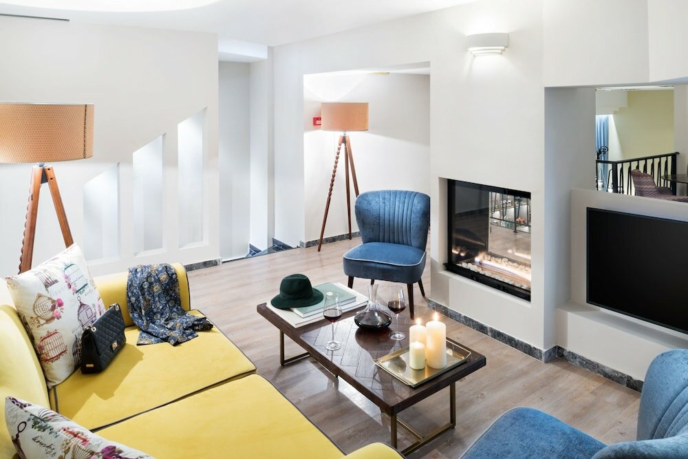 Фото Legacy Gastro Suites