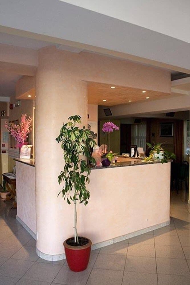 Фото Hotel Monica