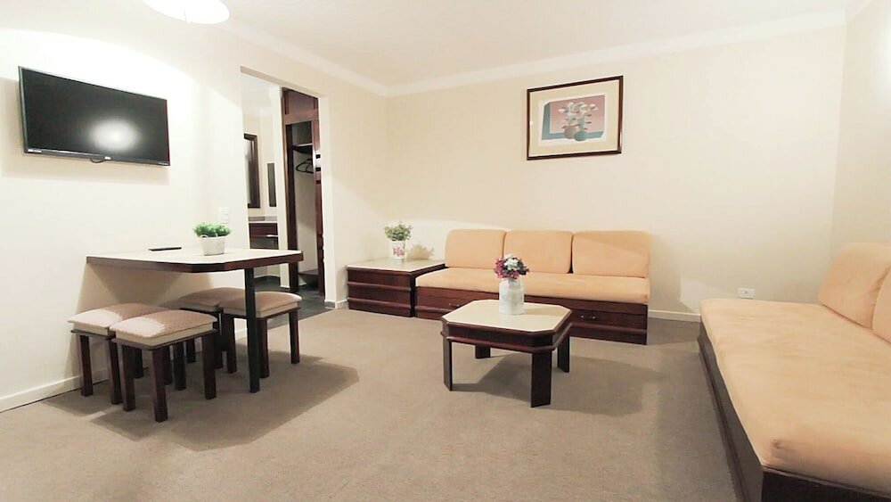 Фото Plaza Inn Week Inn