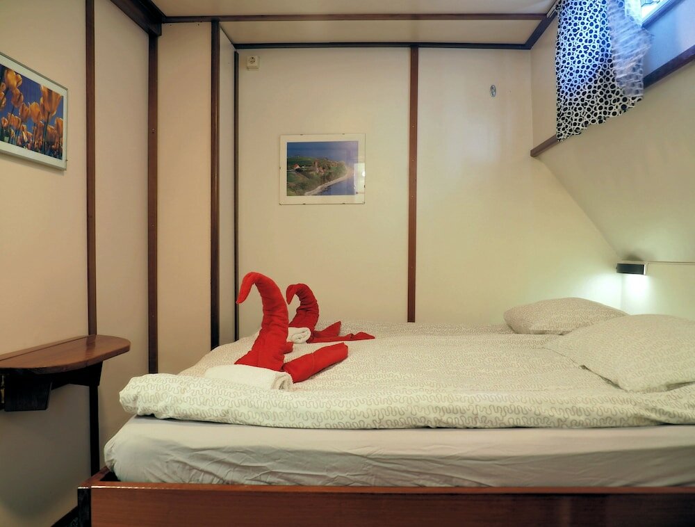 Фото Hotelschip Sarah