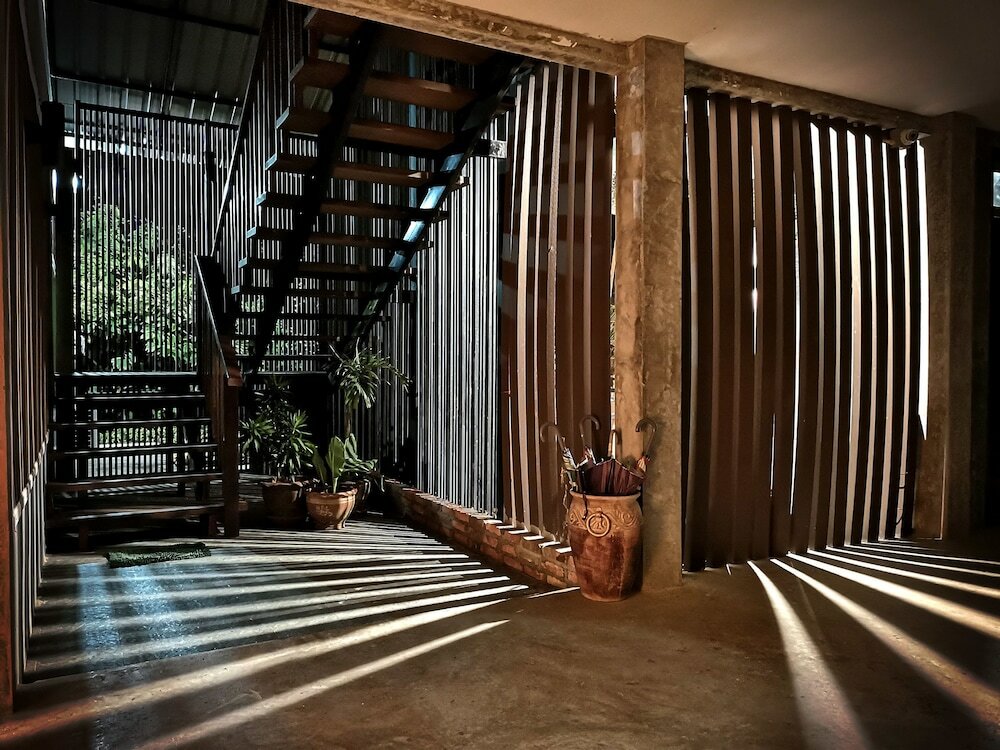 Фото Tonmai Suites