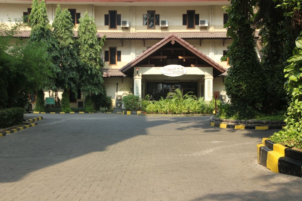 Фото Mega Matra Hotel