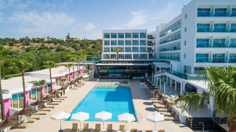 Фото Napa Mermaid Hotel & Suites