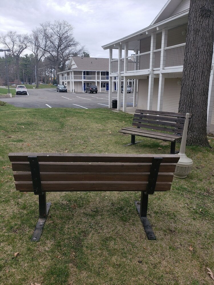 Фото Travelodge by Wyndham Traverse City Mi