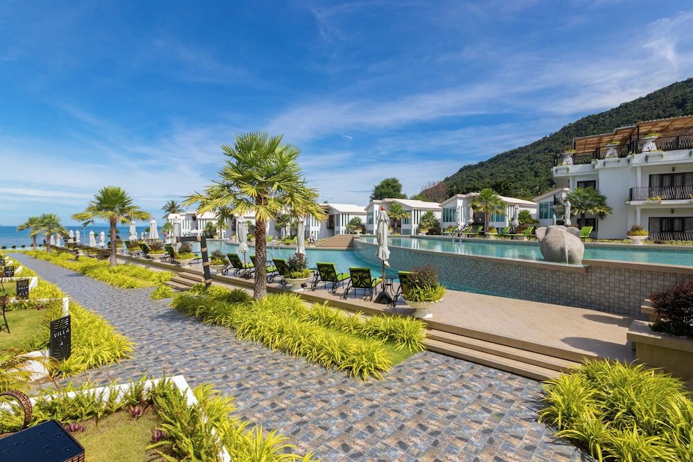 Фото Vannee Golden Sands Beachfront Resort