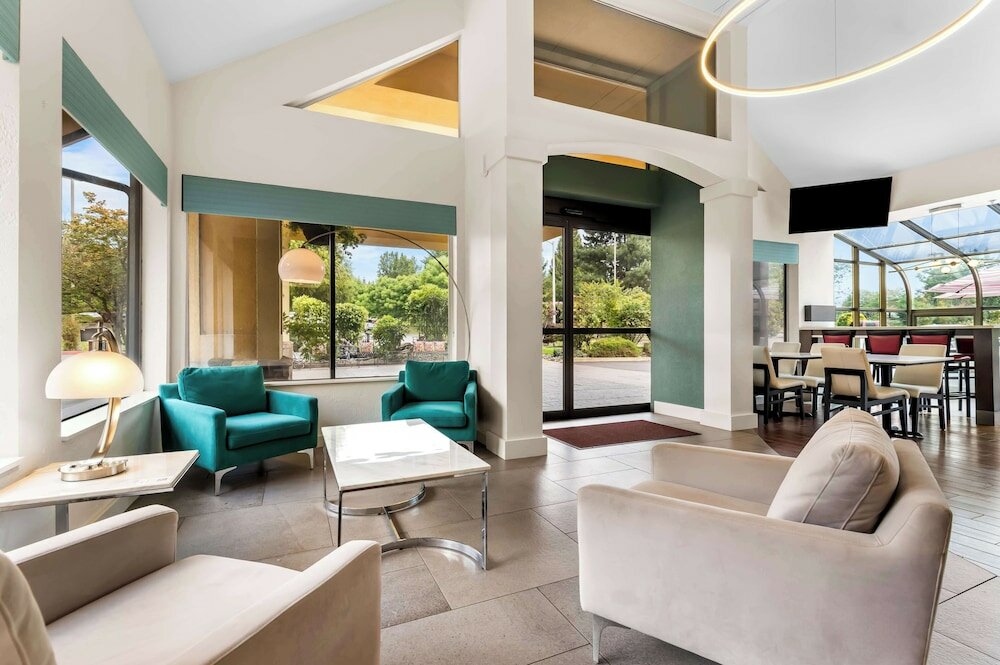 Фото Best Western Plus Parkway Inn