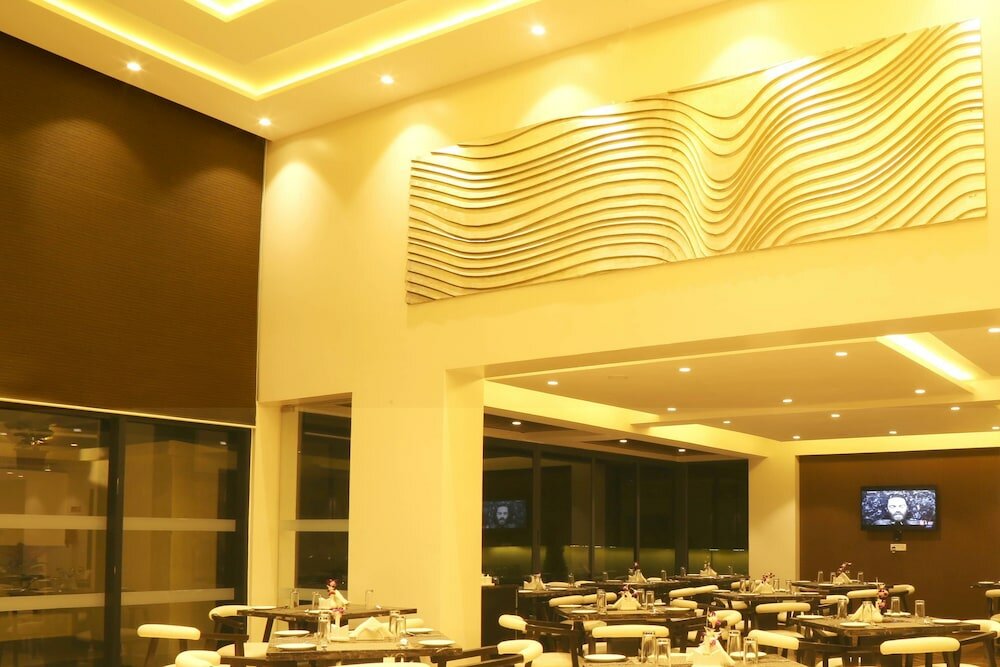 Фото The Flora Grand