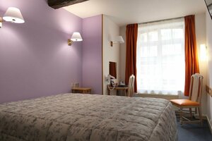 Hôtel Les Trois Luppars (Hauts-de-France, Pas-de-Calais, Arrondissement d'Arras, Amplier, Grand Place, 40), hotel