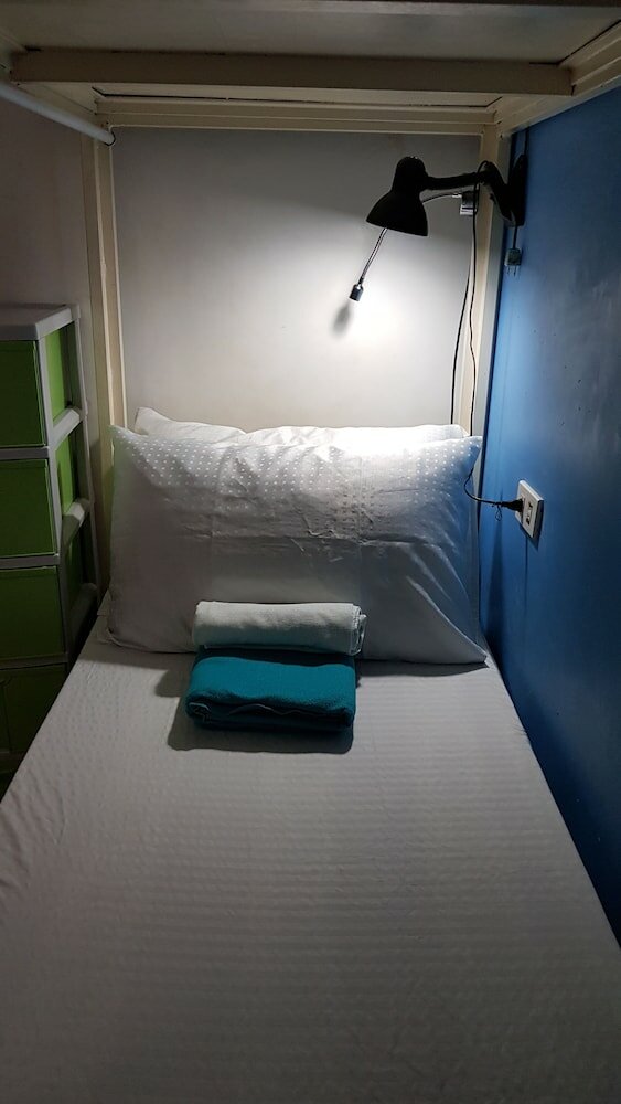 Фото Crossroads Hostel Manila
