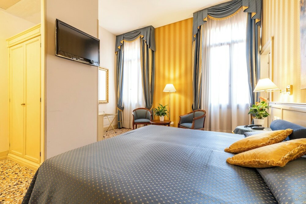 Фото Hotel Bella Venezia