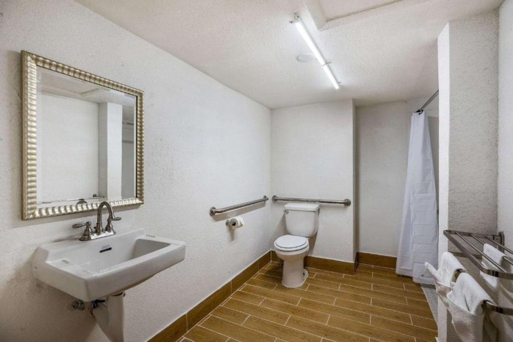 Фото Oyo Hotel Orlando Airport