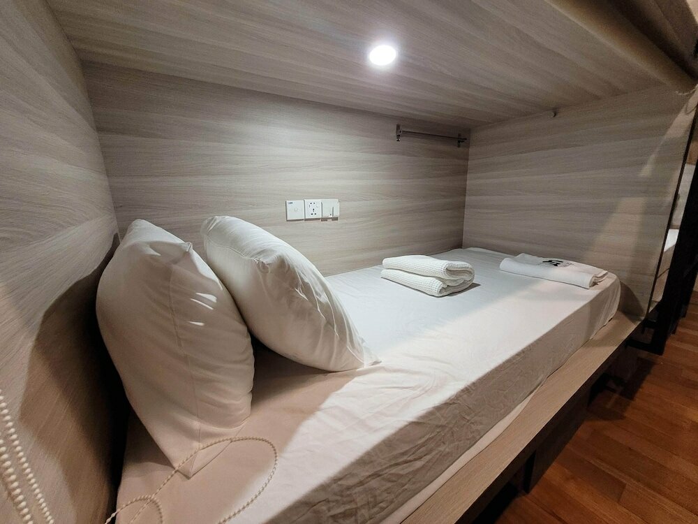 Фото Wink at Upper Cross Street