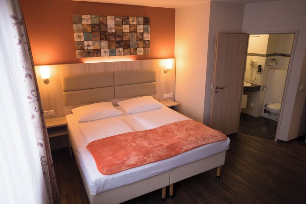 Фото Hotel Rödelheimer Hof - Am Wasserturm