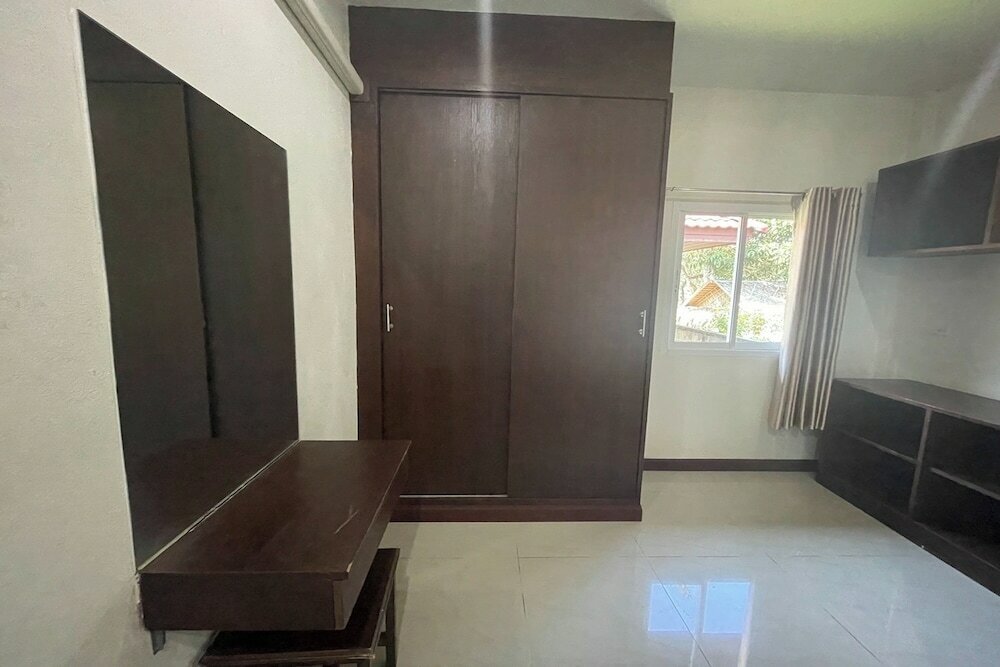 Фото Phuket Airport Villa