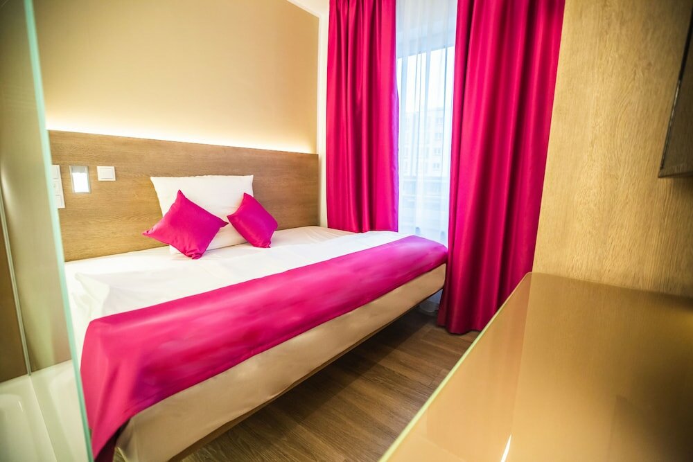 Фото Hotel Luckys Inn GmbH