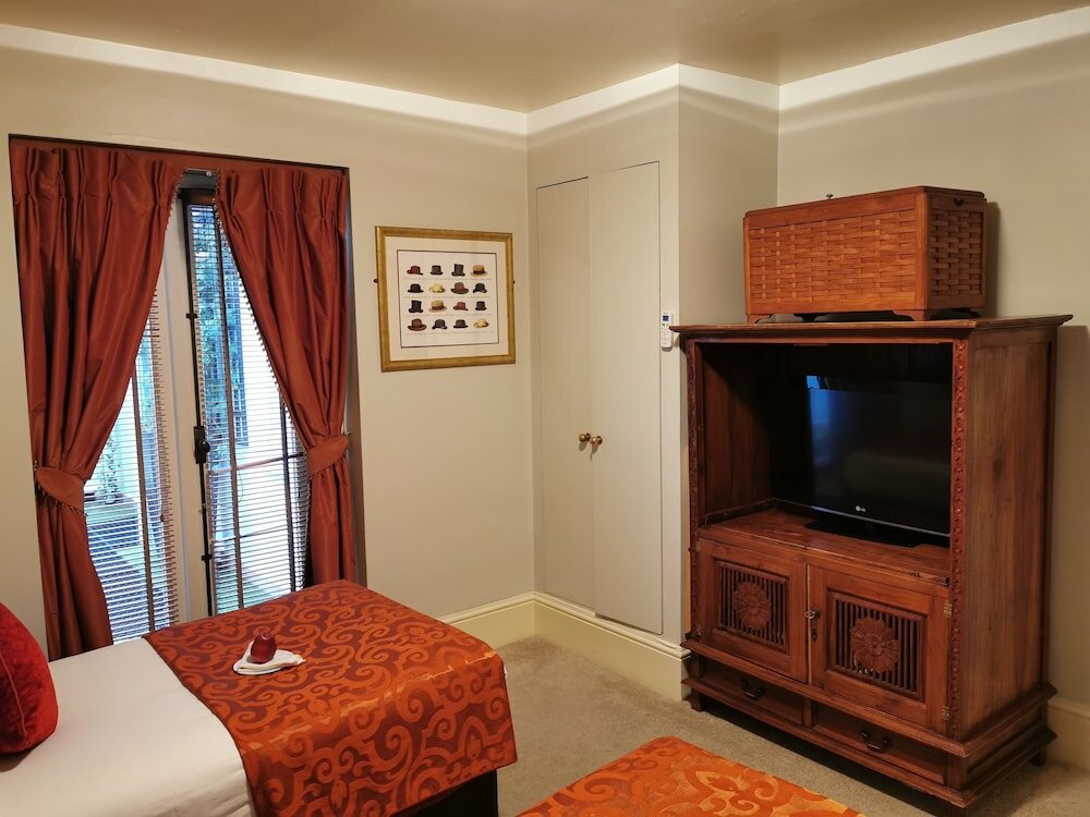 Фото Twenty Nevern Square Hotel