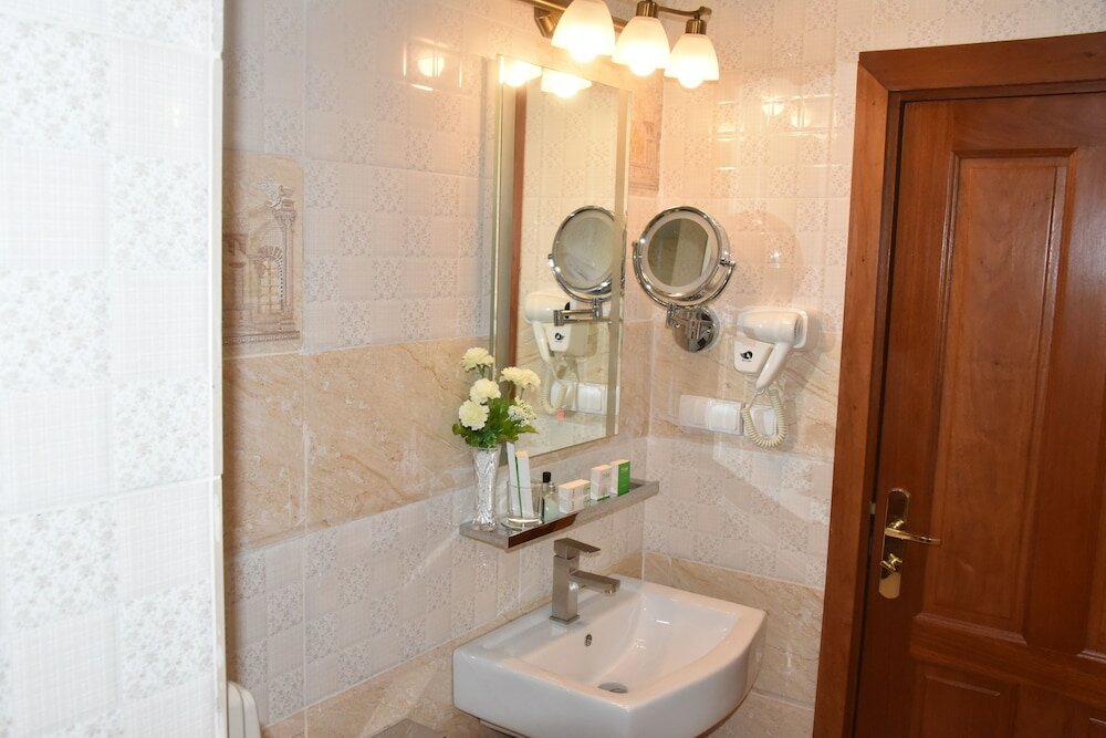 Фото Adamaoua Grand Hotel