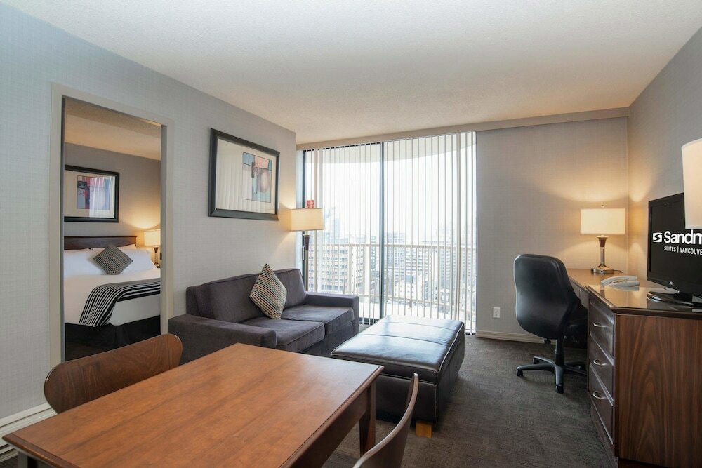 Фото Sandman Suites Vancouver-Davie Street