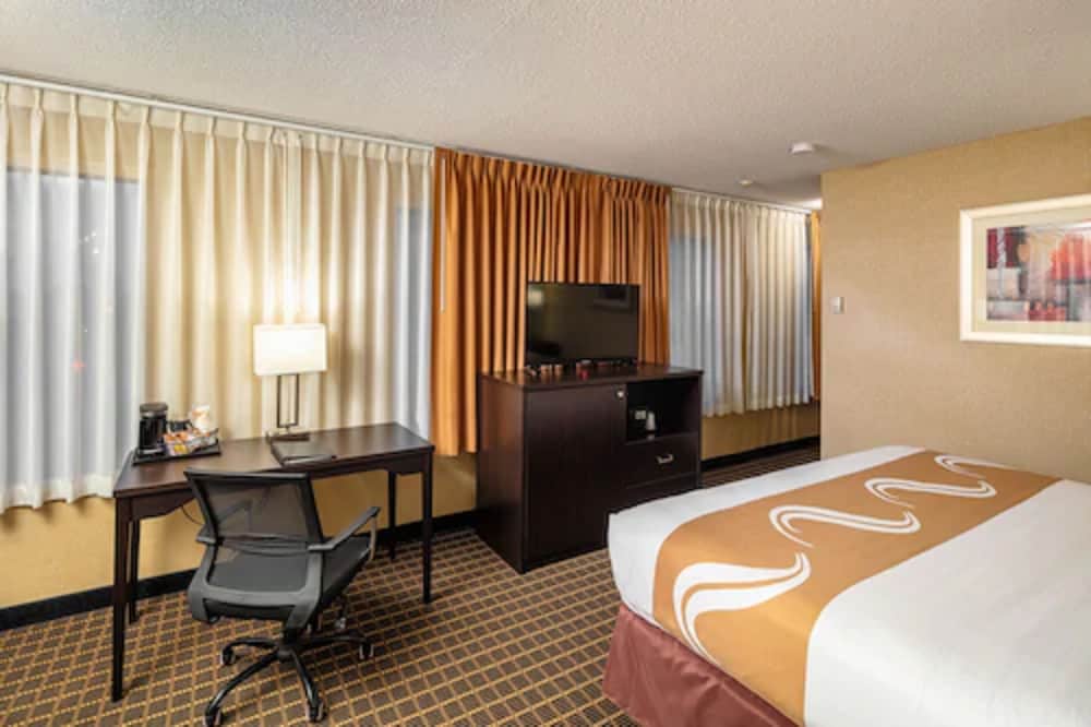 Фото Quality Inn & Suites Downtown