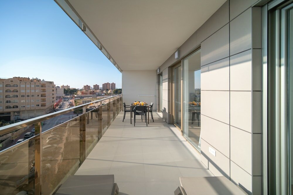 Фото Ahoy Apartments