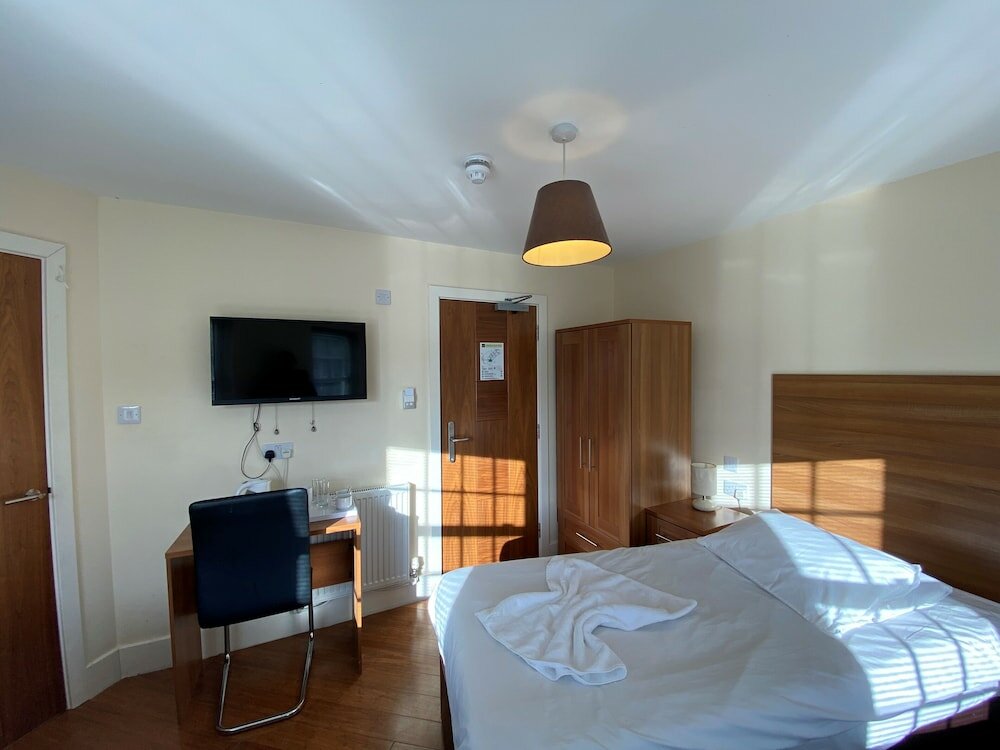 Фото Wendover Arms Hotel