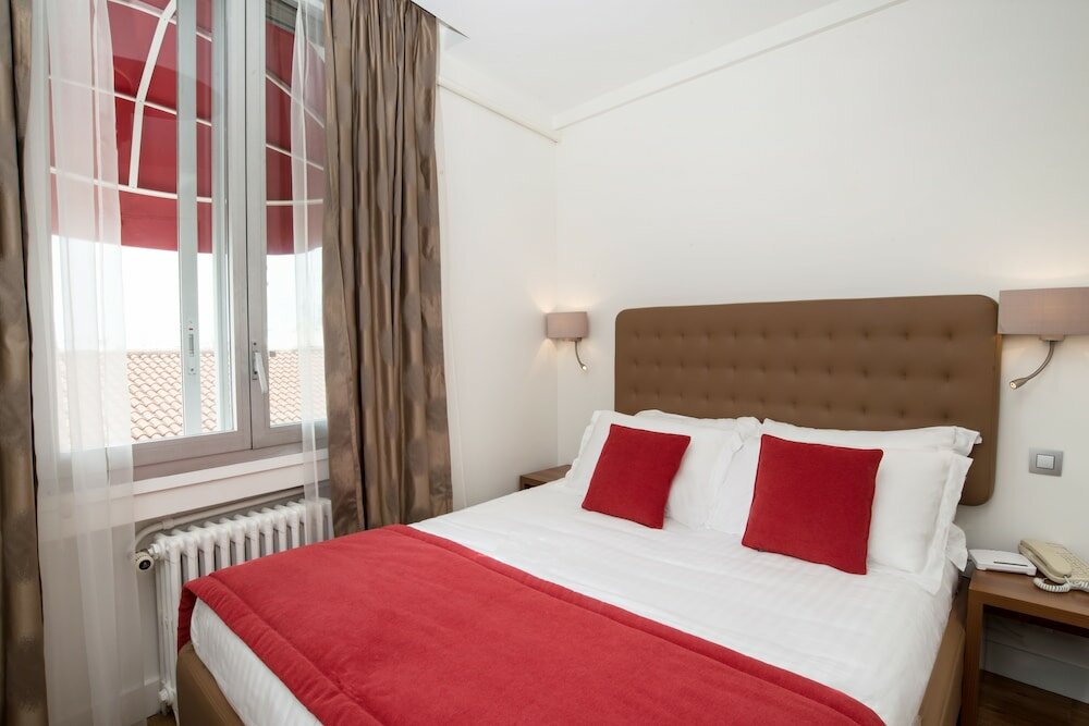 Фото Hotel De France