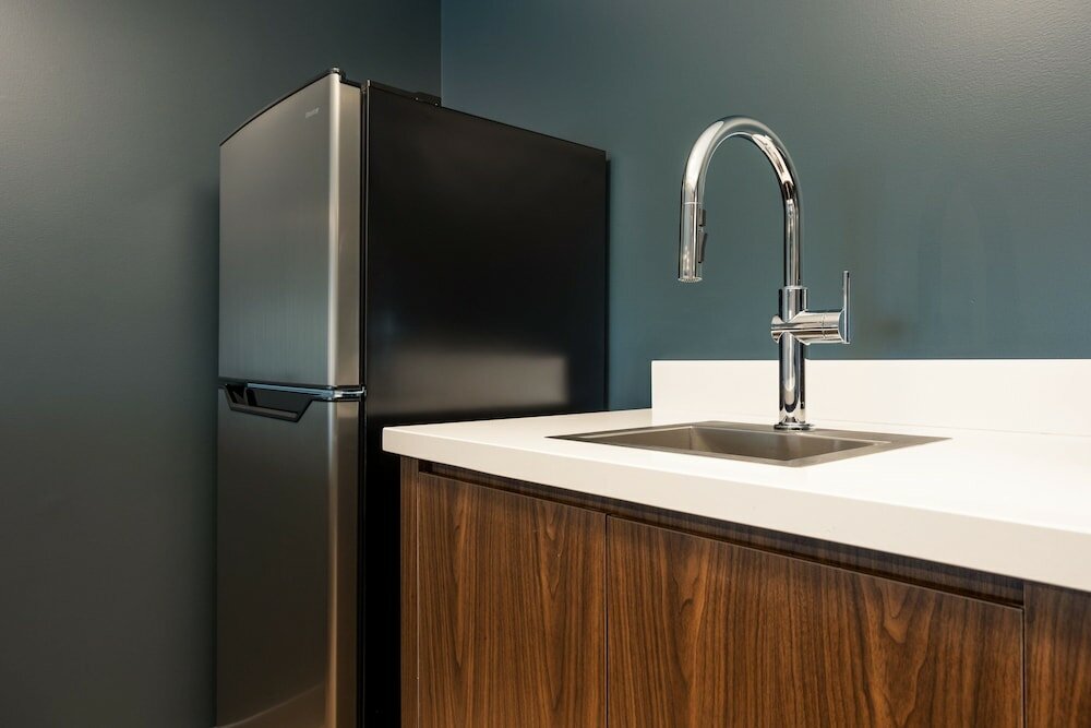 Фото Four Points by Sheraton Kelowna Airport