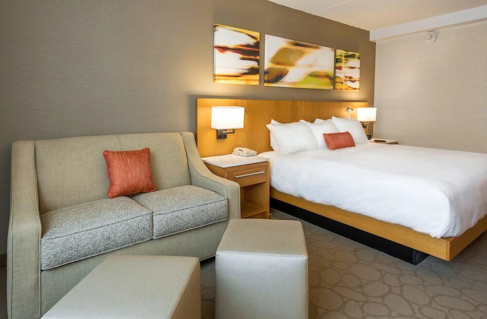 Фото Delta Hotels by Marriott Utica