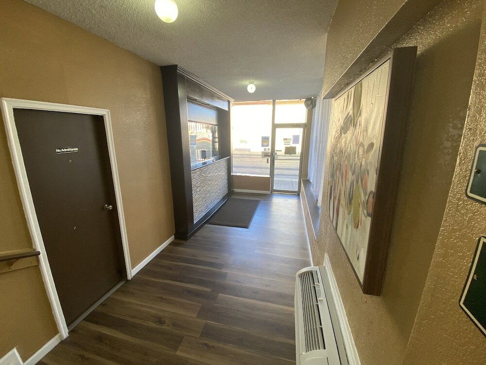 Фото Red Carpet Inn & Suites