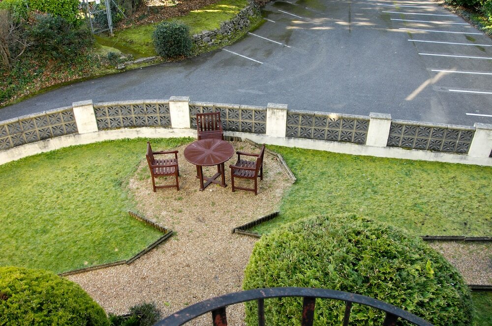 Фото New Westcliff Hotel