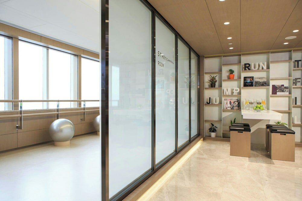 Фото Renaissance Hong Kong Harbour View Hotel