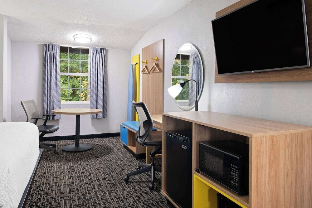 Фото Days Inn by Wyndham Salisbury, Nc