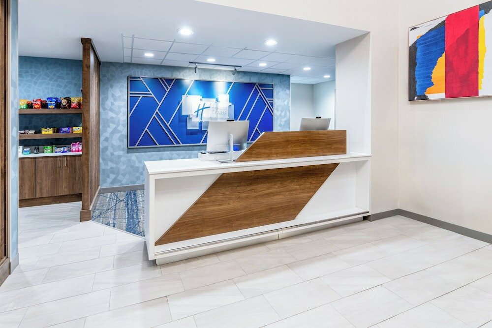 Фото Holiday Inn Express Hotel & Suites - Cheyenne, an Ihg Hotel