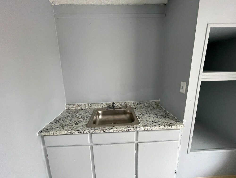 Фото Lamplighter Inn by Oyo Charlotte Airport Area