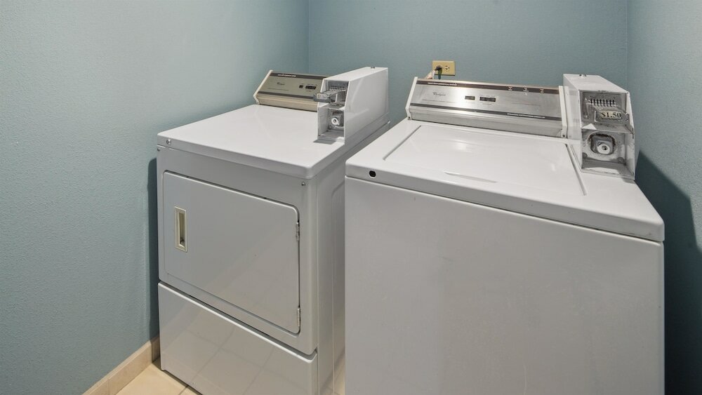 Фото Best Western Crossroads Inn