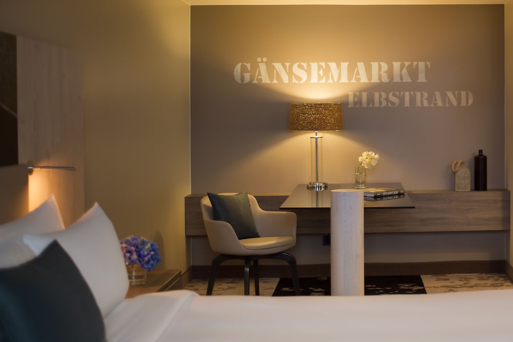 Фото Renaissance Hamburg Hotel