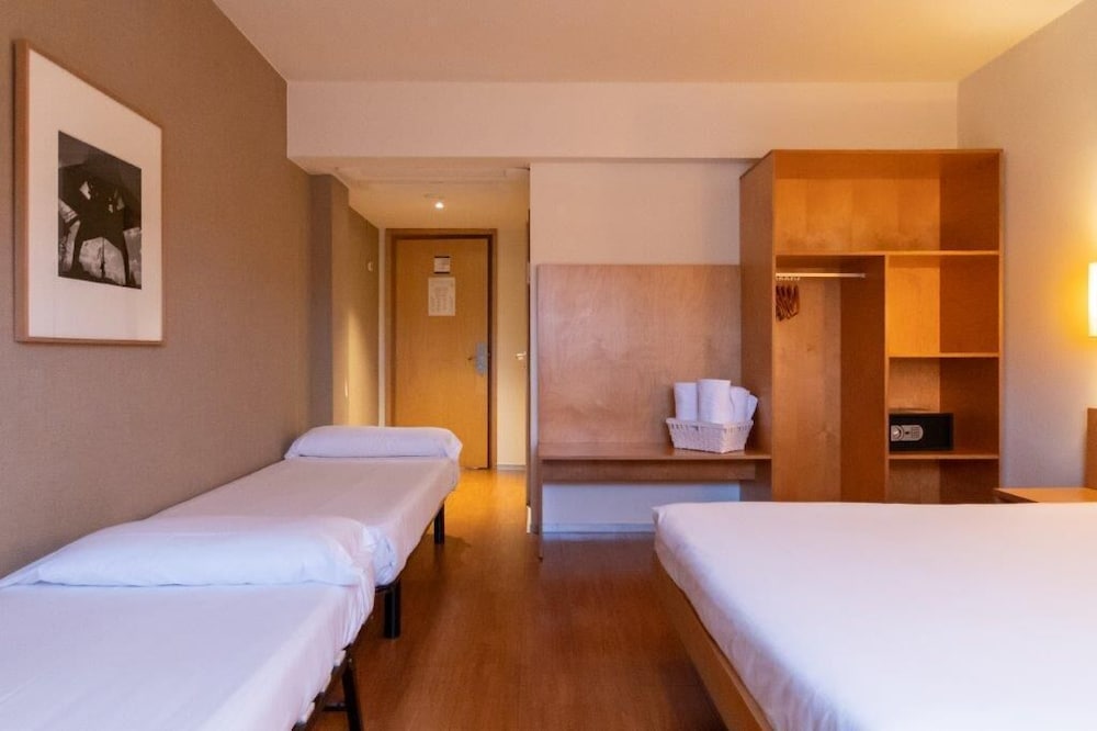 Фото Kyriad Direct Eth Irun