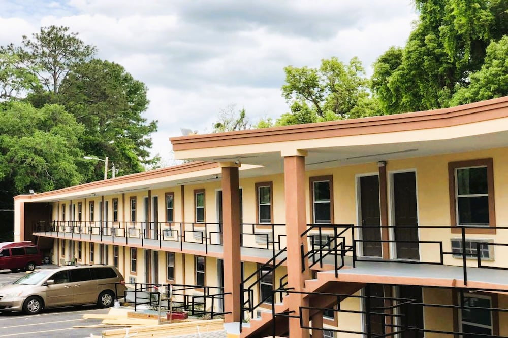 Фото Oyo Hotel Tallahassee Downtown